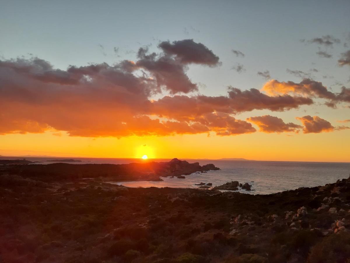 Un Angolo Di Paradiso A Pochi Passi Dal Mare Nel Villaggio Calarossa Isola Rossa Exterior foto
